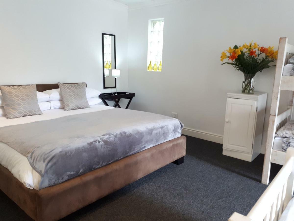 Knysna N2 Lodge Extérieur photo